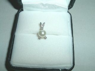 Vintage 14k White Gold Pendant With Cultured Pearl And 3 Small Diamonds