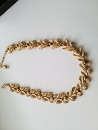 Wonderful Vintage Signed Trifari Gold Tone Leaf Choker Length Necklace