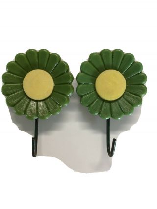 Vintage Pair Daisy Flower Magnet Hooks Green Yellow Hippy Retro 1960/1970’s Cute