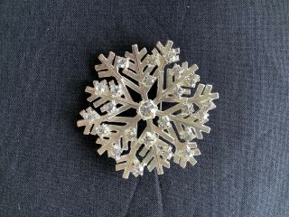 Vintage Clear Rhinestone Silver Tone Snowflake Brooch Pin Christmas Winter
