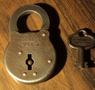 Vintage Yale Padlock W/ Key The Yale & Towne Mfg.  Co.  Antique Made In Usa