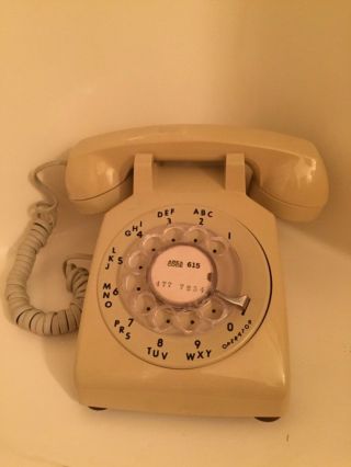 Vintage Itt Rotary Dial Desk Phone In Beige / Tan And
