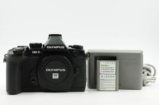 Olympus Om - D E - M1 16.  3mp Mirrorless Mft Digital Camera Body  965