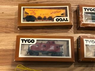 Vintage Tyco HO Scale Electric Train Set “The Diesel Freight” No.  7302 3
