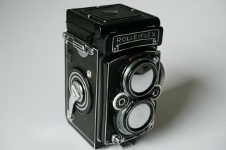 Rolleiflex 3.  5E2 camera with Xenotar 75mm f3.  5 taking lens,  Serial No E2 1871409 2