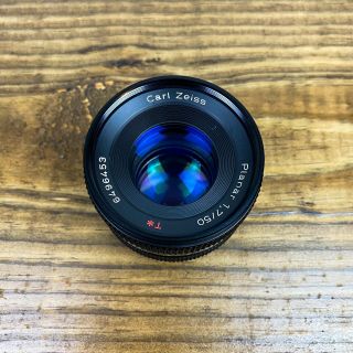 Contax Lens: Carl Zeiss Planar T 50mm F/1,  7 S/n6496453