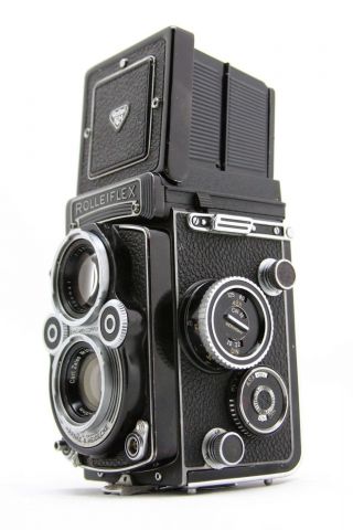 Rollei Rolleiflex 3.  5F model III,  vintage 6x6 camera,  lens Zeiss Planar 3.  5/75mm 2