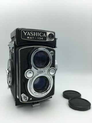 Yashica Mat 124 Tlr Camera,  80mm F/3.  5 Yashinon Lens,  120/220 Film,  W/ Lens Cap