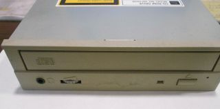 Vintage Xm - 5401b Toshiba 4x Cd - Rom Scsi 256kb Cache 5.  25 - Inch