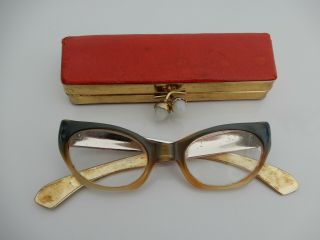 Vintage / Retro Ladies Cats Eye Glasses With Vintage Glasses Case - Estate Items