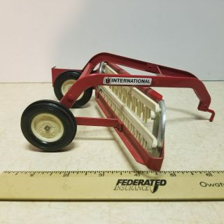 Toy Vintage Ertl International Hay Rake 1/16 Scale