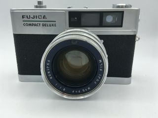 Fujica Compact Deluxe 35mm Rangefinder Camera,  45mm F/1.  8 Fujinon Lens W/ Case