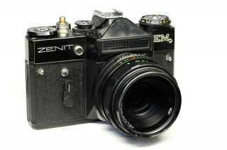 Zenit Em Slr 35mm Film Camera W/ Helios 44m 58mm F/2 Lens