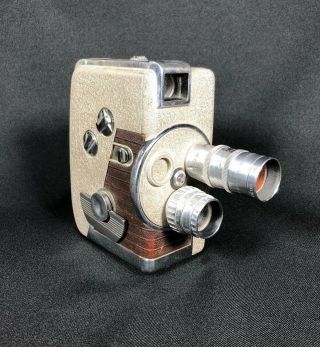 Vintage Revere Eight Movie Camera Model 84 W/ Raptar 1 1/2 Inch F/3.  5 Lens