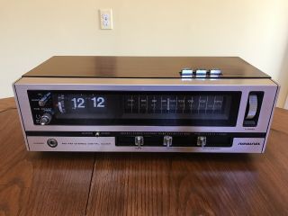 Vintage Flip - Clock Soundesign,  Model 3933,  Am/fm Alarm Clock Radio