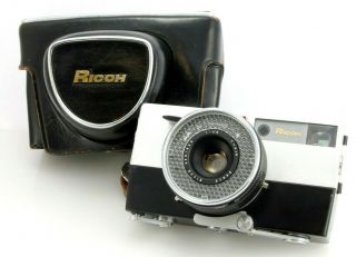 Vintage Ricoh Ricohmatic 35,  35mm Rangefinder Camera,  Ricoh Kominar 40mm 2.  8