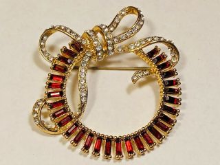 Ruby Red Straight Baguettes Golden Wreath & Bow Rhinestone Pin Vintage Christmas