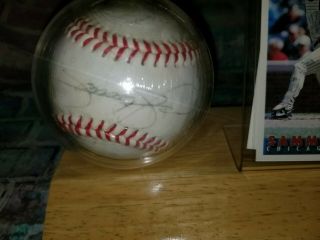 SAMMY SOSA CHICAGO CUBS SIGNED BASEBALL AND PLAQUE. 3