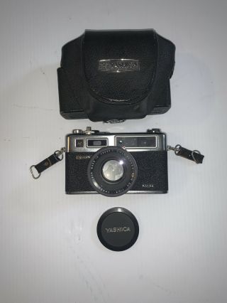 Yashica Electro 35 Gsn 35mm Film Camera W/case Yashinon Dx 1:1.  7 45mm Lens