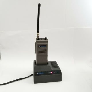 Vintage Motorola Ht 90 Walkie Talkie Radio Charger (nln7646a)