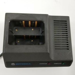 Vintage Motorola HT 90 walkie talkie radio Charger (NLN7646A) 3