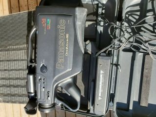Panasonic OmniMovie PV - 950 VHS Video Camera With Case 2