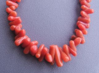 Lovely,  Vintage Real Carved Coral Bead Necklace Gold Catch 18g