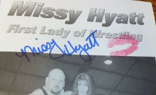 Missy Hyatt Signed W Lip Print Kiss Book Psa/dna First Lady Of Wrestling Wwe