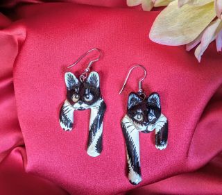 Fashion Earrings Vintage Carved Painted Wood Cats Kitty Black White 70s 80s