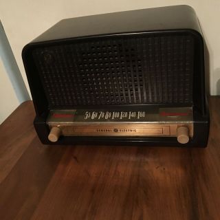 Vintage 1950s Bakelite General Electric Table Radio Model 226