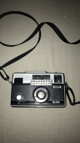 Vintage Kodak Instamatic 700 Camera (made In Usa) 38 Mm,