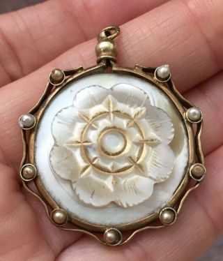 Vintage Art Deco Jewellery Gorgeous Carved Mother Of Pearl Flower Pendant