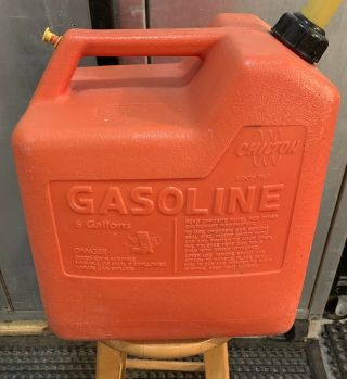 Vintage Chilton Gas can 6 gallon mod P60 vented with Brass screened spout 3