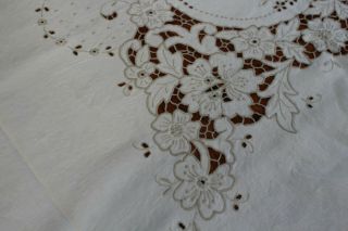 Vintage Linen Hand Embroidered Cut Work Tablecloth 60x76 6 Napkins 15x16