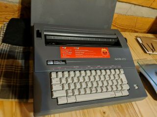 Smith Corona DeVille 470 Portable Electronic Typewriter w/cover VTG Good. 2
