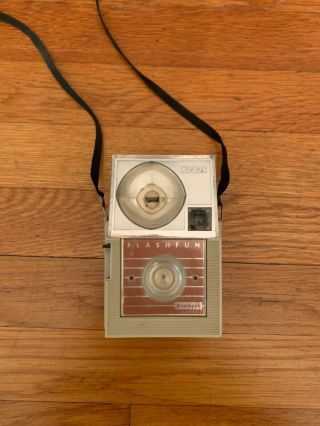 Vintage Kodak Hawkeye Flashfun Camera 127 Film Shutter Fires