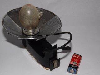Accura Flash Unit - Vintage - Includes 4 Bulbs.  Suitable For 35mm Older Cameras