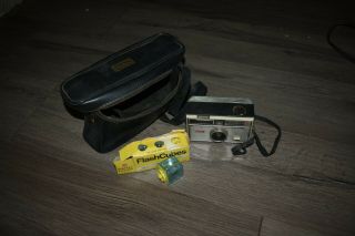 Vintage Kodak Instamatic 100 Camera W/ Flash Cubes & Case