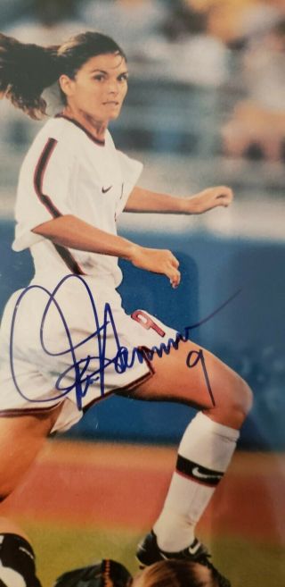 Mia Hamm Autographed 8x10 Photo (Frame is 13.  5 x 16.  5) with 2