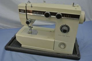 Vintage Montgomery Ward Sewing Machine W/ Case Model: Uht J 1932