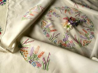 VINTAGE HAND EMBROIDERED TABLECLOTH - CIRCLE OF DELICATE FLOWERS 2