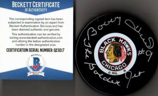 Beckett - Bas Bobby Hull " The Golden Jet " Autographed Chicago Blackhawks Puck 3217