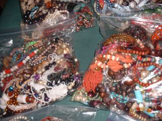 13 LBS OF VINTAGE COSTUME JEWELRY CRAFTS NECKLACES & BRACELETS 3