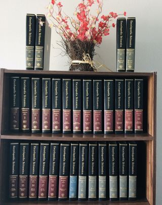 Encyclopedia Britannica 15th Edition - 1983 - Complete Set Plus Year Books
