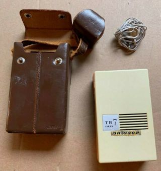 Vintage 1960 ' s Standard SR - G302 TR 7 Transistor Radio Red Leather Case Ear Buds 2