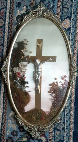 Vintage Jesus Crucifix In Convex Bubble Glass /metal Frame.