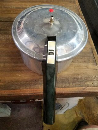 Vintage Mirro 4 Qt.  Pressure Cooker M - 0534 - 11