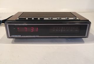 Vintage Soundesign Model 3691 (n) Am - Fm Electronic Clock Radio