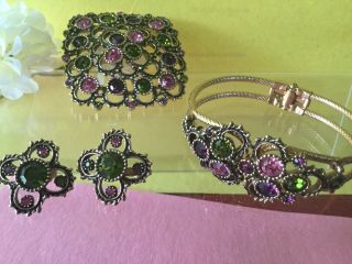 Sarah Coventry Vtg 4 Pc Purple Green Pink Gold Tone Bracelet Earrings Brooch - 66