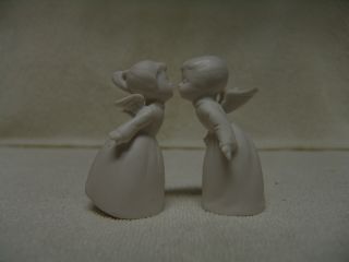 Napcoware Vintage Set Angels Figurines Kissing Boy & Girl 3 1/4 " T